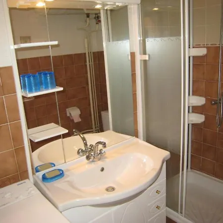 דירה Climatise Avec Coin Nuit Et Terrasse Plein Sud, 10 M², Parking Inclus - Fr-1-100-194 *